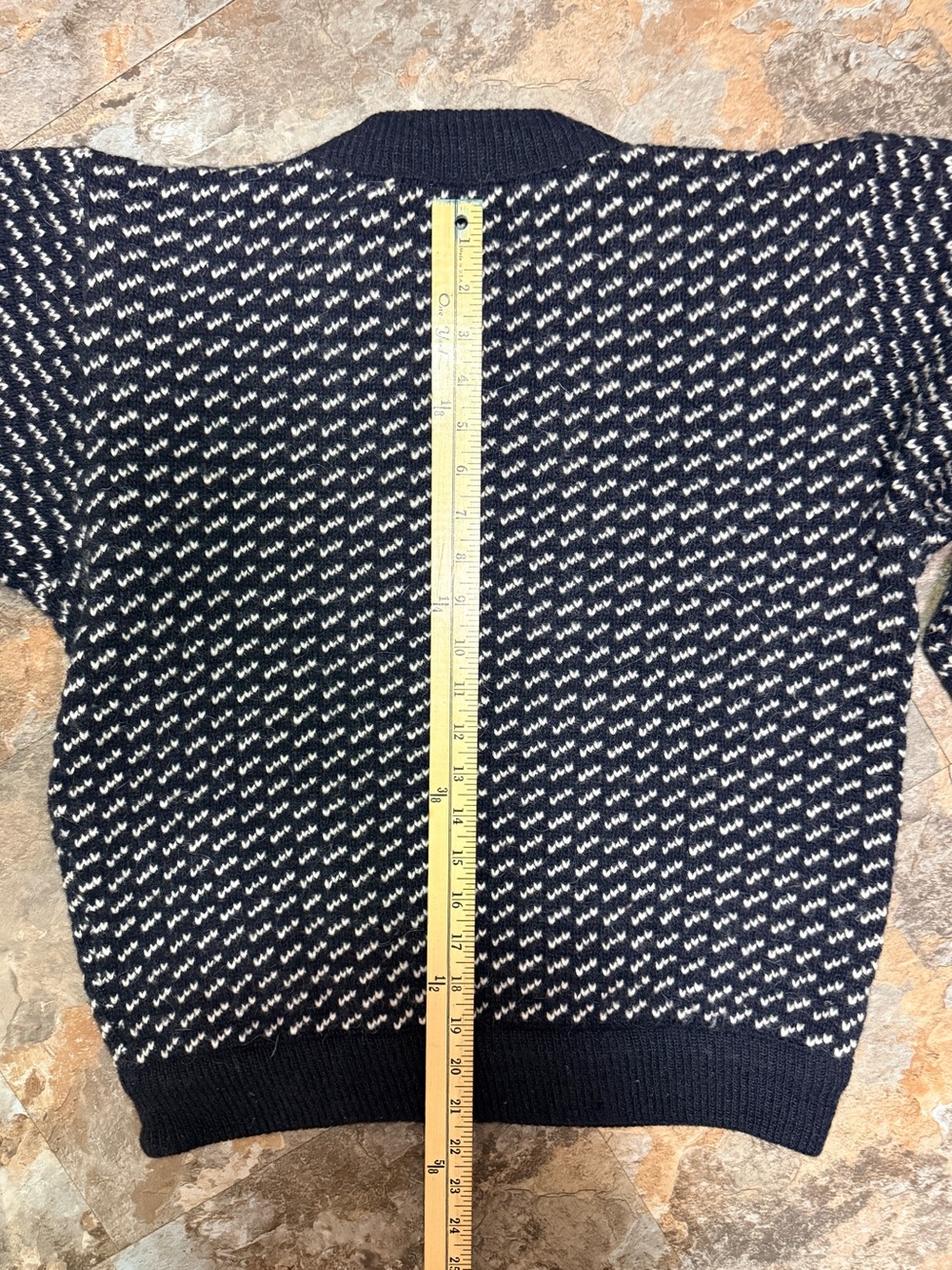 Vintage L.L. Bean Navy & White Textured Crewneck Sweater - Picture 5 of 8